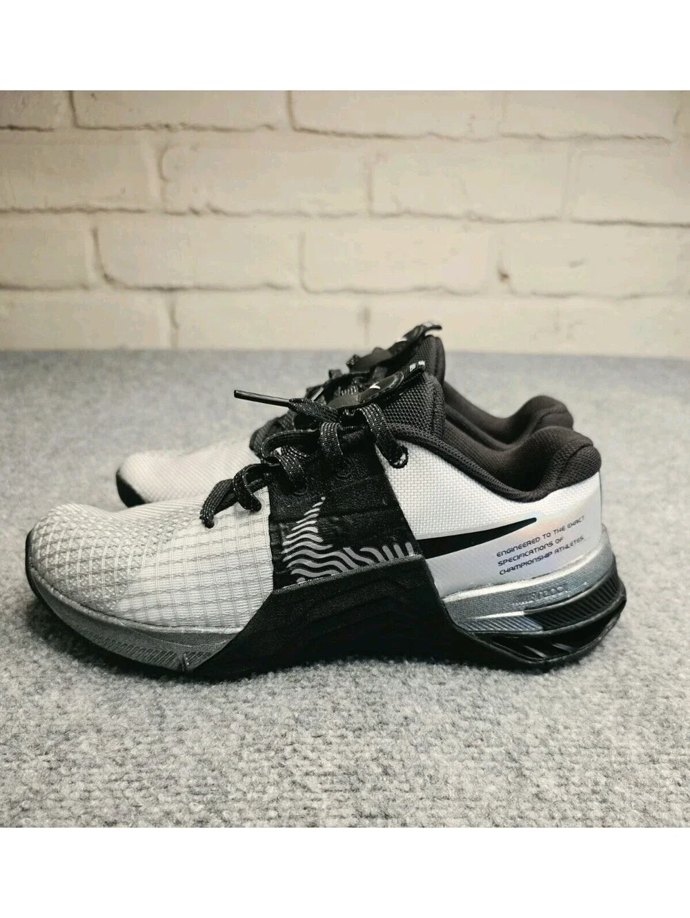 Nike Metcon 8 Premium Iridescent White Black DQ4681-100 Women's Size 7 Worn Once